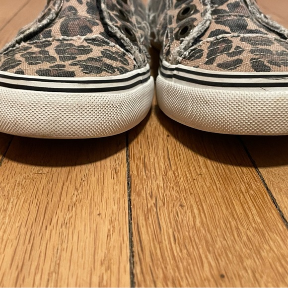 Blowfish Malibu Leopard Print Distressed Canvas Sneakers Women’s 8.5 - Picture 3 of 9